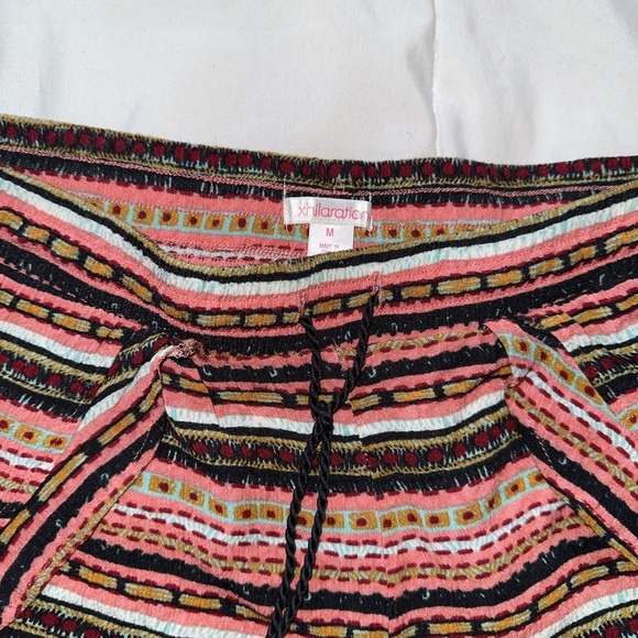 Patterned Shorts - Picture 2 of 3